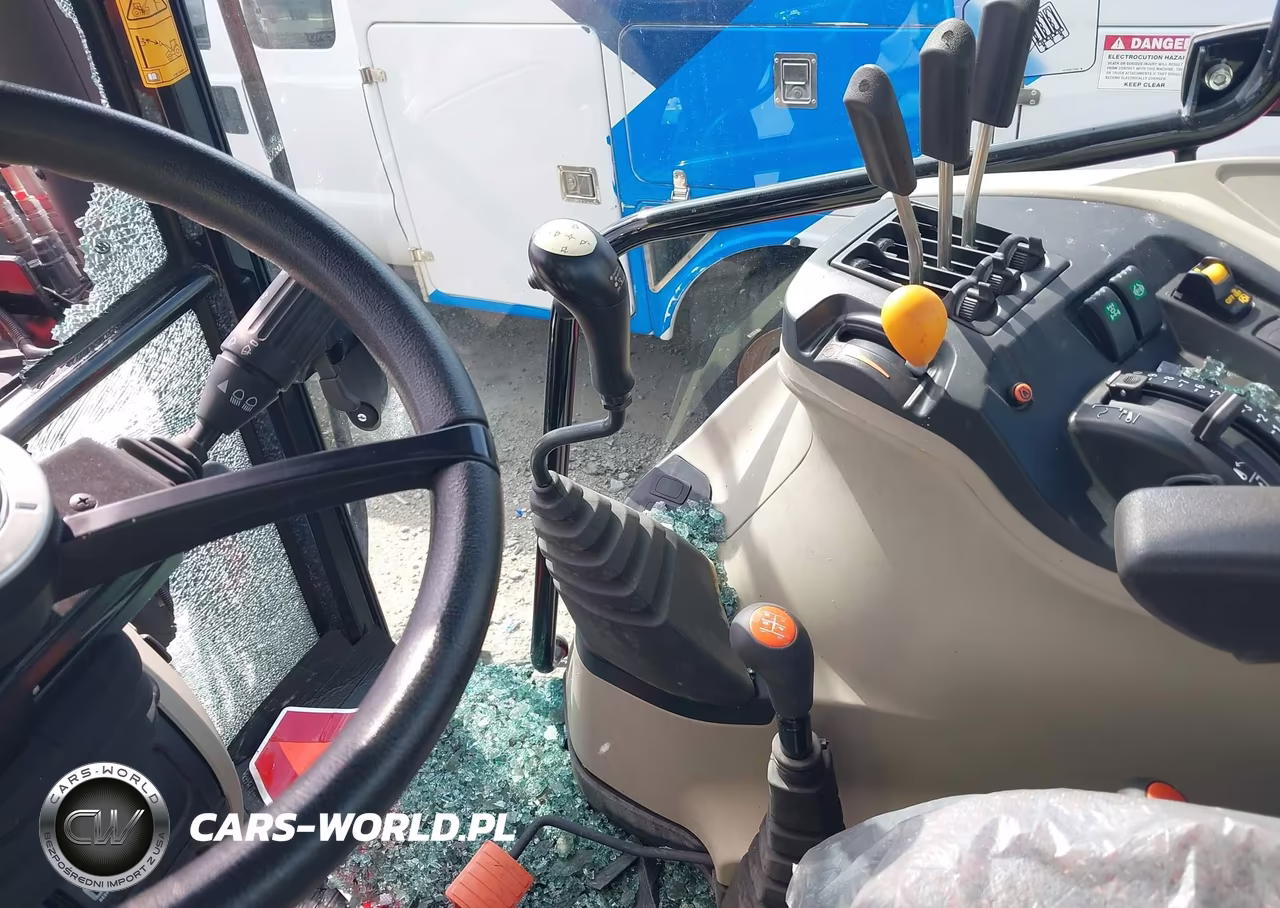 2023 Massey Ferguson 6713 Tractor VIN:AGCMC200CPC001050 - 5