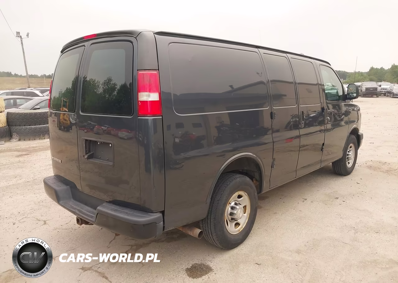 2017 Chevrolet Express 2500 Work Van VIN:1GCWGAFG0H1247623 - 4