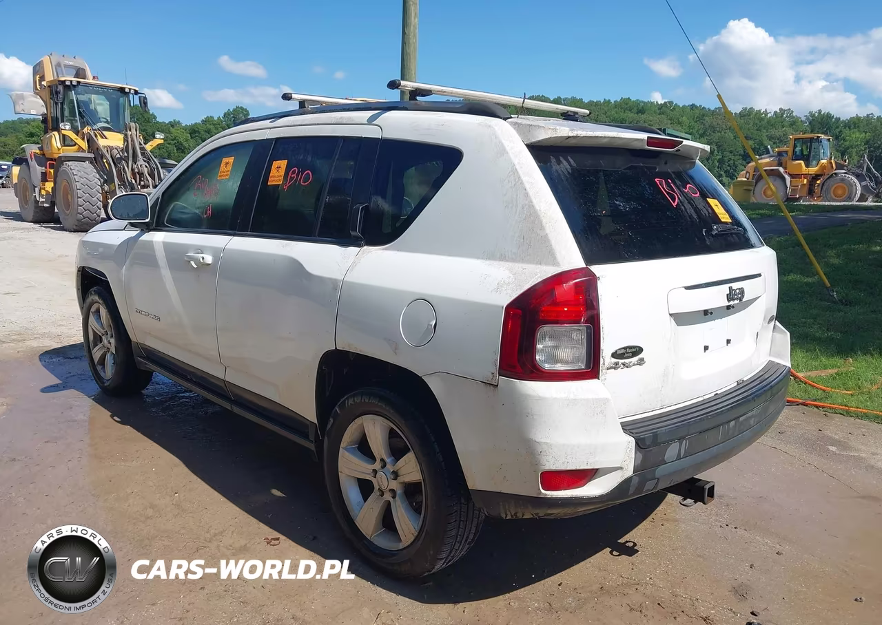 2014 Jeep Compass Latitude VIN:1C4NJDEB1ED699174 - 3