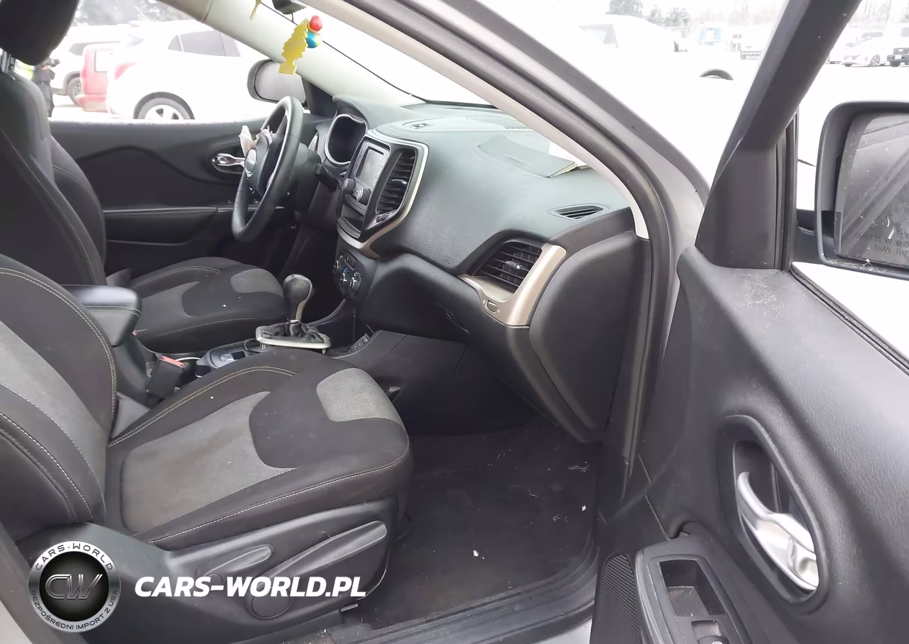 2015 Jeep Cherokee Sport VIN:1C4PJLAB2FW637068 - 5