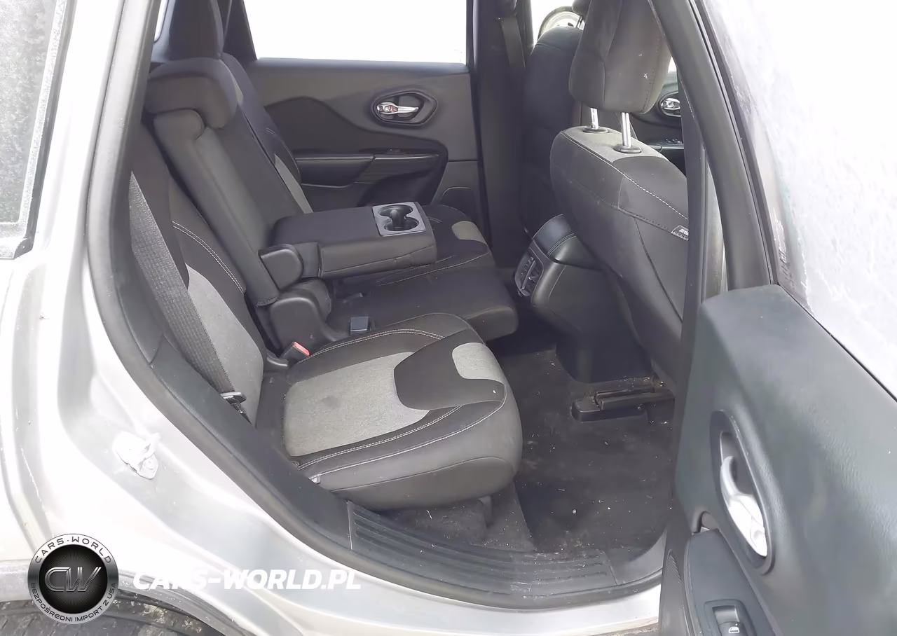 2015 Jeep Cherokee Sport VIN:1C4PJLAB2FW637068 - 8