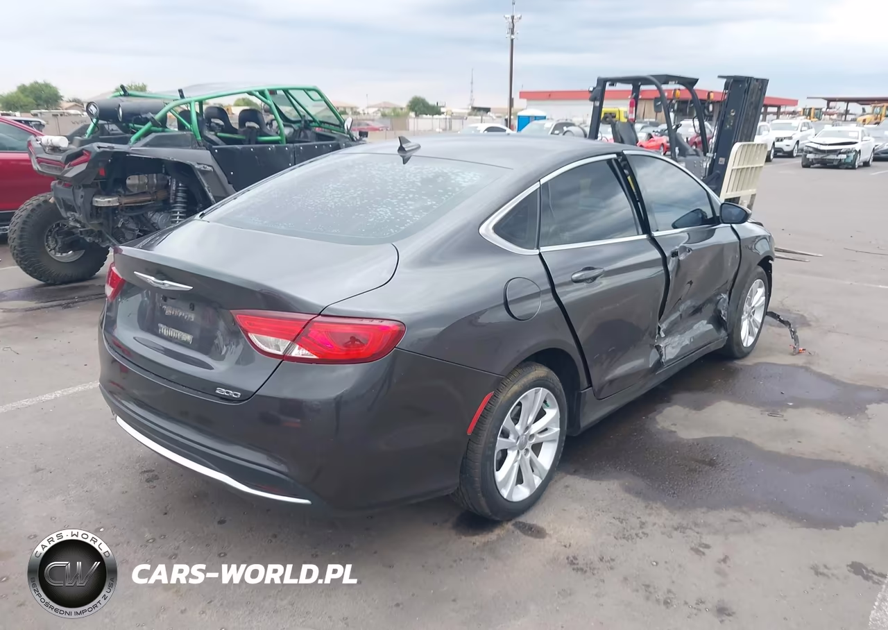 2015 Chrysler 200 Limited VIN:1C3CCCABXFN748440 - 4