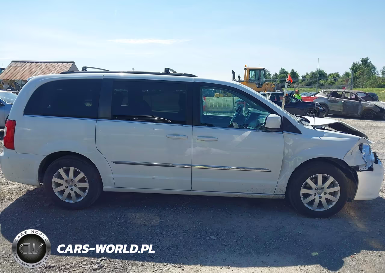 2016 Chrysler Town & Country Touring VIN:2C4RC1BG7GR187347 - 13