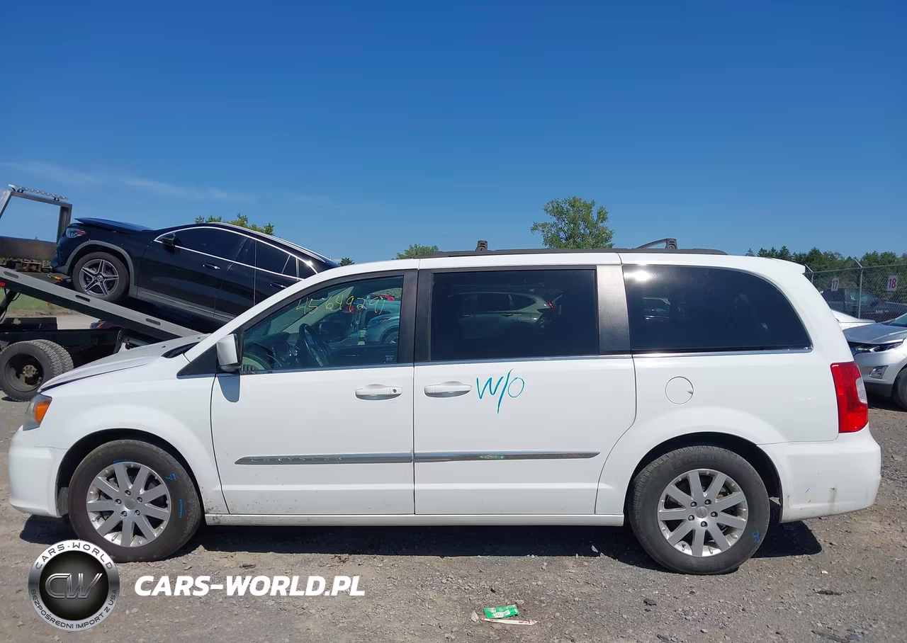 2016 Chrysler Town & Country Touring VIN:2C4RC1BG7GR187347 - 14