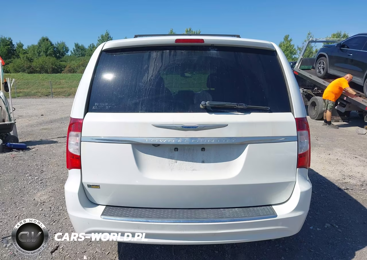 2016 Chrysler Town & Country Touring VIN:2C4RC1BG7GR187347 - 16