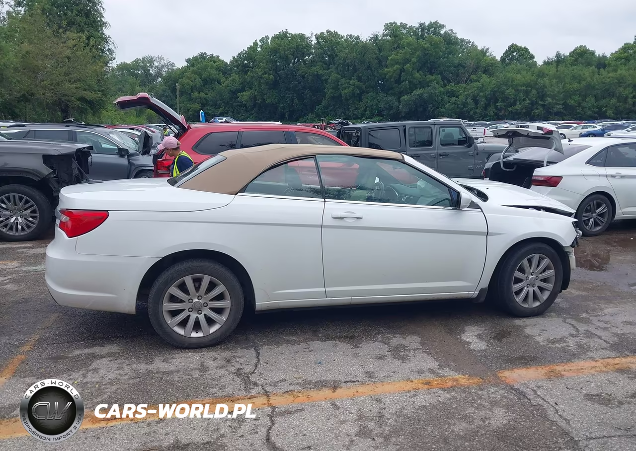2011 Chrysler 200 Touring VIN:1C3BC2EB0BN549777 - 14