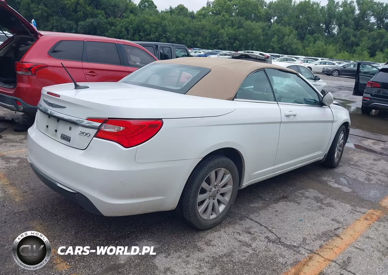 2011 Chrysler 200 Touring VIN:1C3BC2EB0BN549777 - 4