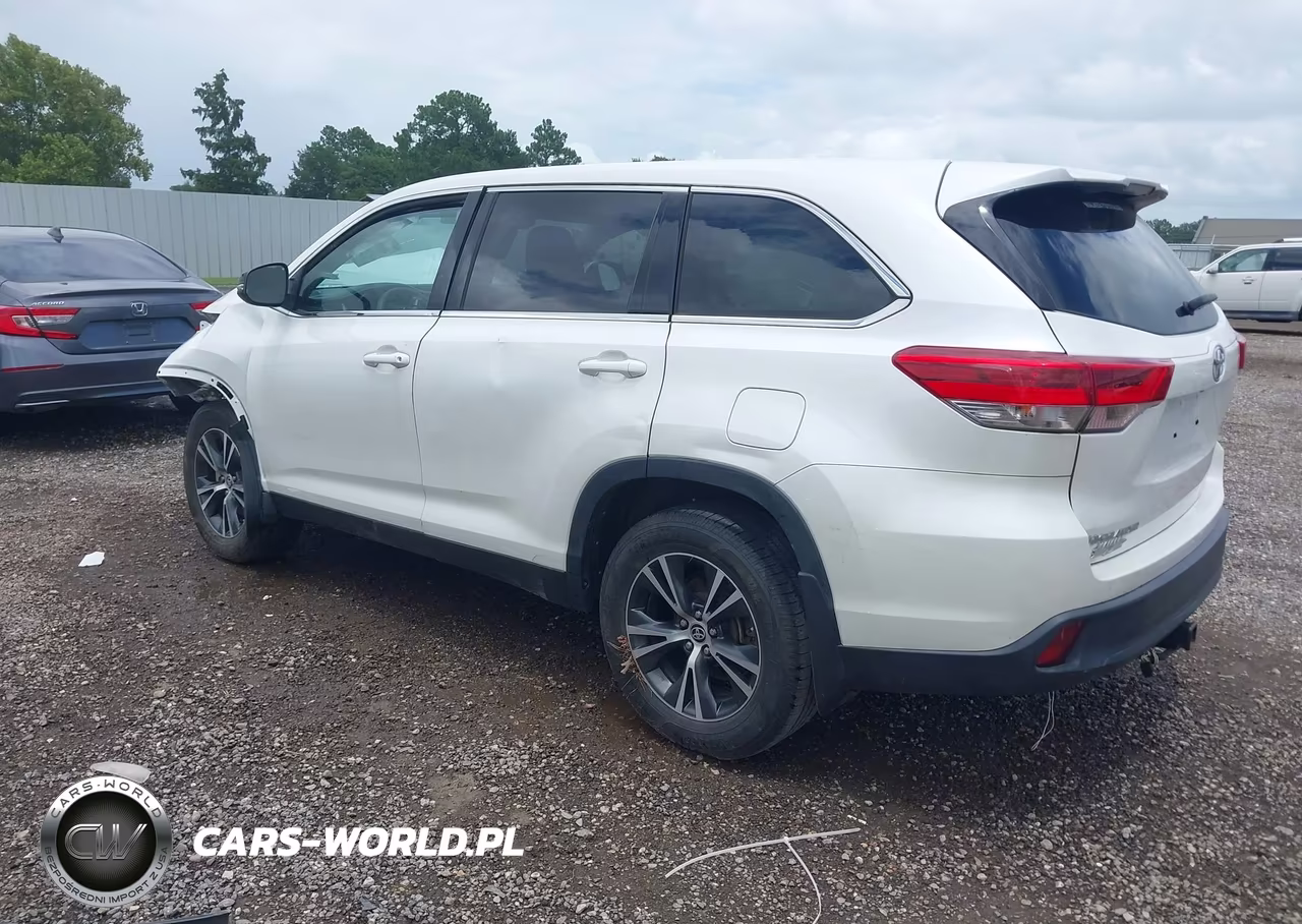 2019 Toyota Highlander Le VIN:5TDZARFH4KS059980 - 3