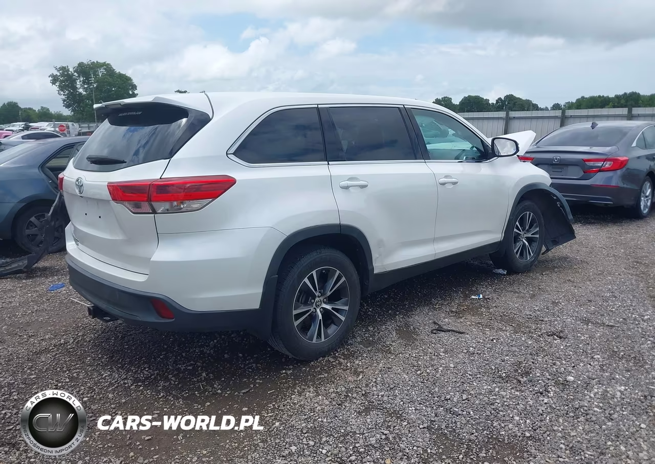2019 Toyota Highlander Le VIN:5TDZARFH4KS059980 - 4