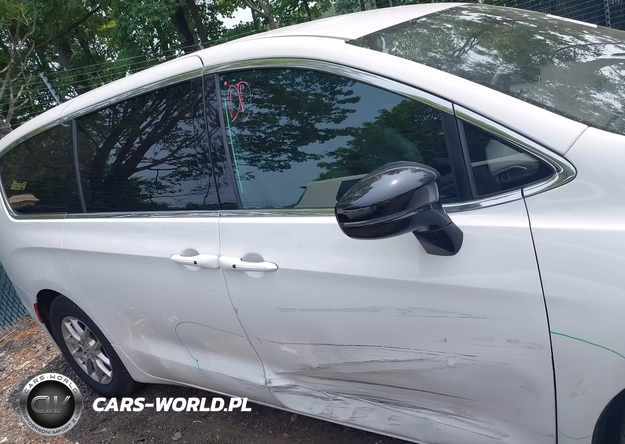2025 Chrysler Pacifica Select VIN:2C4RC1BG3SR556181 - 13