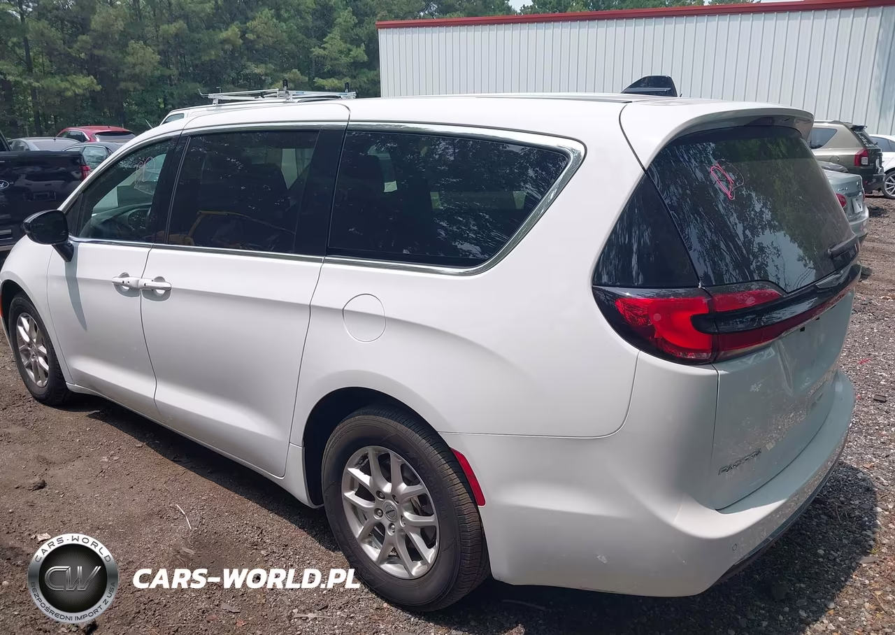 2025 Chrysler Pacifica Select VIN:2C4RC1BG3SR556181 - 3