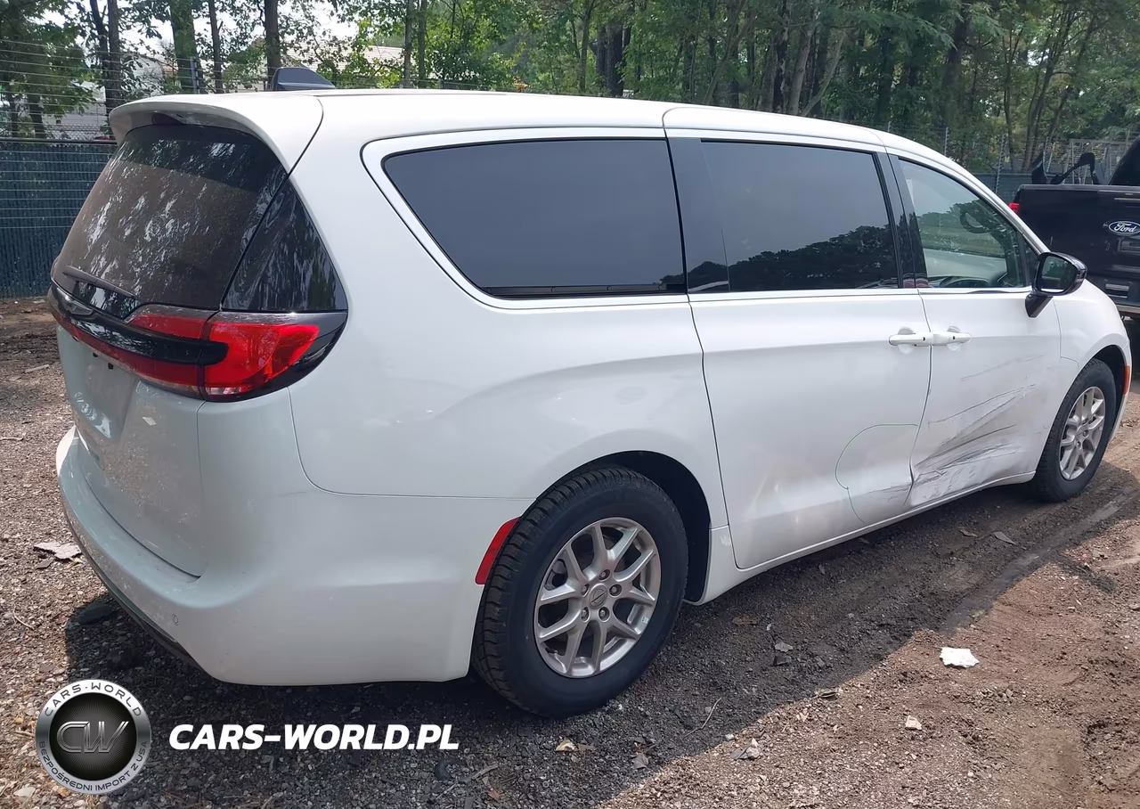 2025 Chrysler Pacifica Select VIN:2C4RC1BG3SR556181 - 4