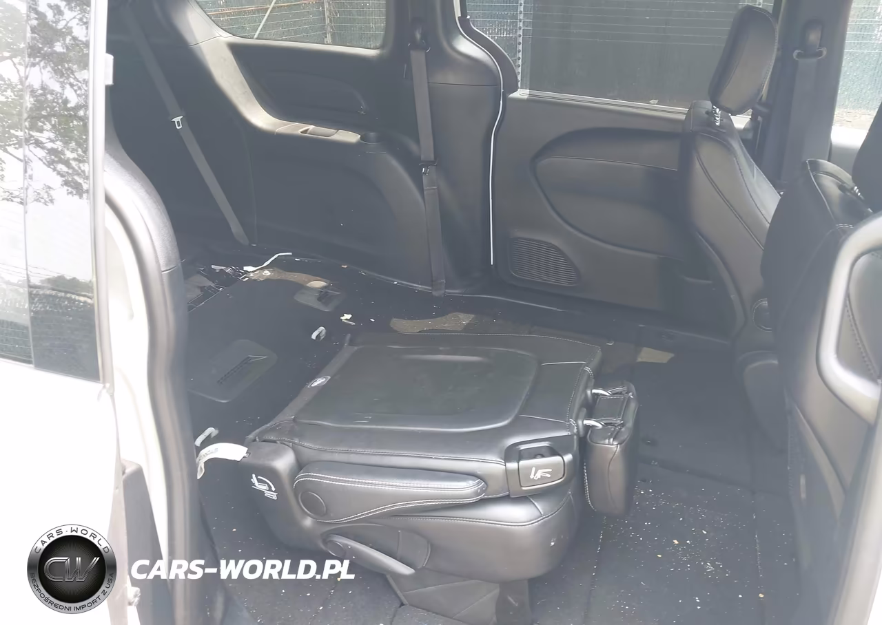 2025 Chrysler Pacifica Select VIN:2C4RC1BG3SR556181 - 8