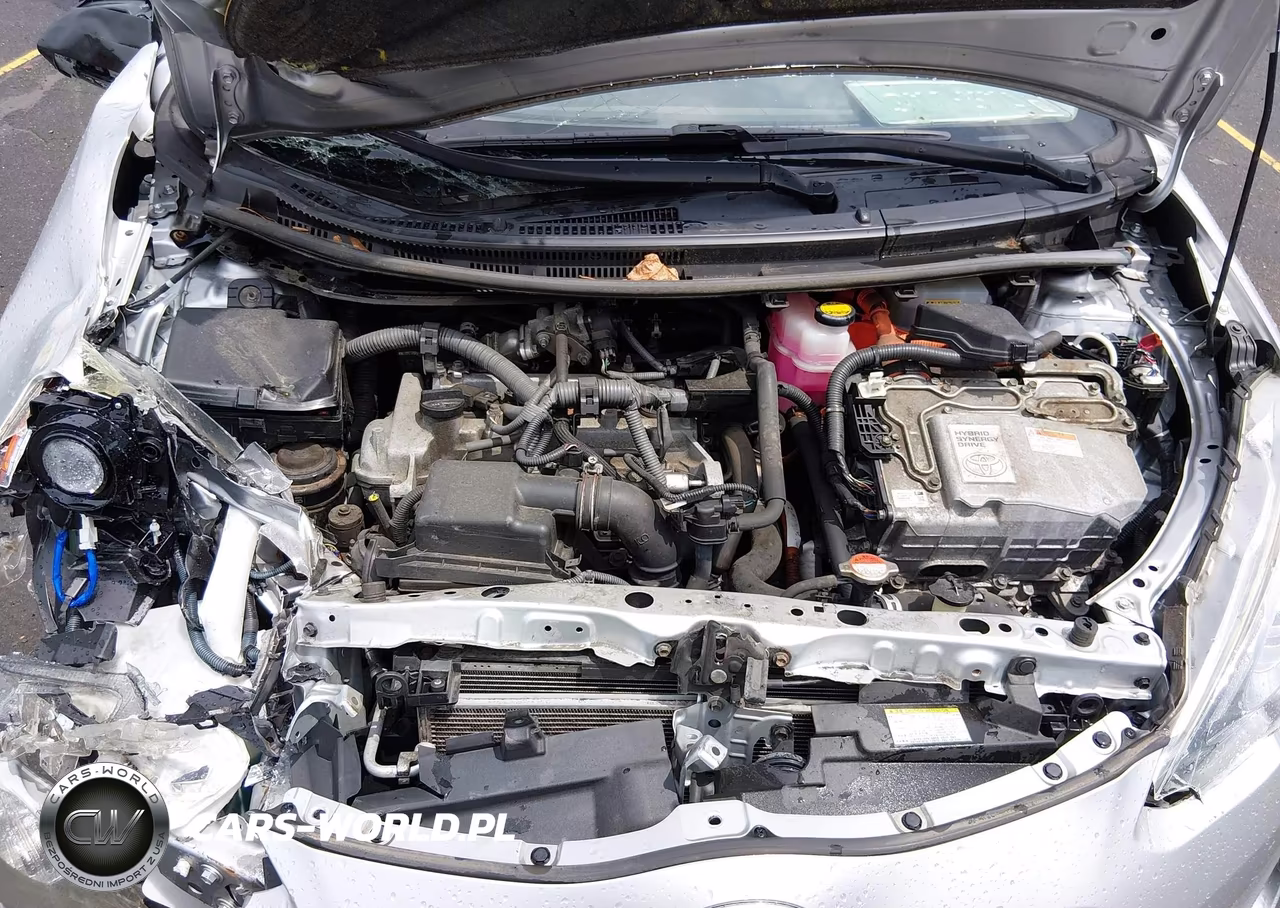 2015 Toyota Prius C Two VIN:JTDKDTB35F1107313 - 10