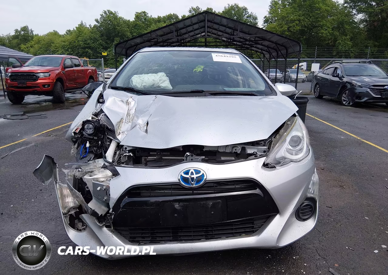 2015 Toyota Prius C Two VIN:JTDKDTB35F1107313 - 12