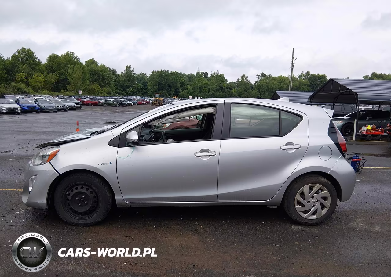 2015 Toyota Prius C Two VIN:JTDKDTB35F1107313 - 14