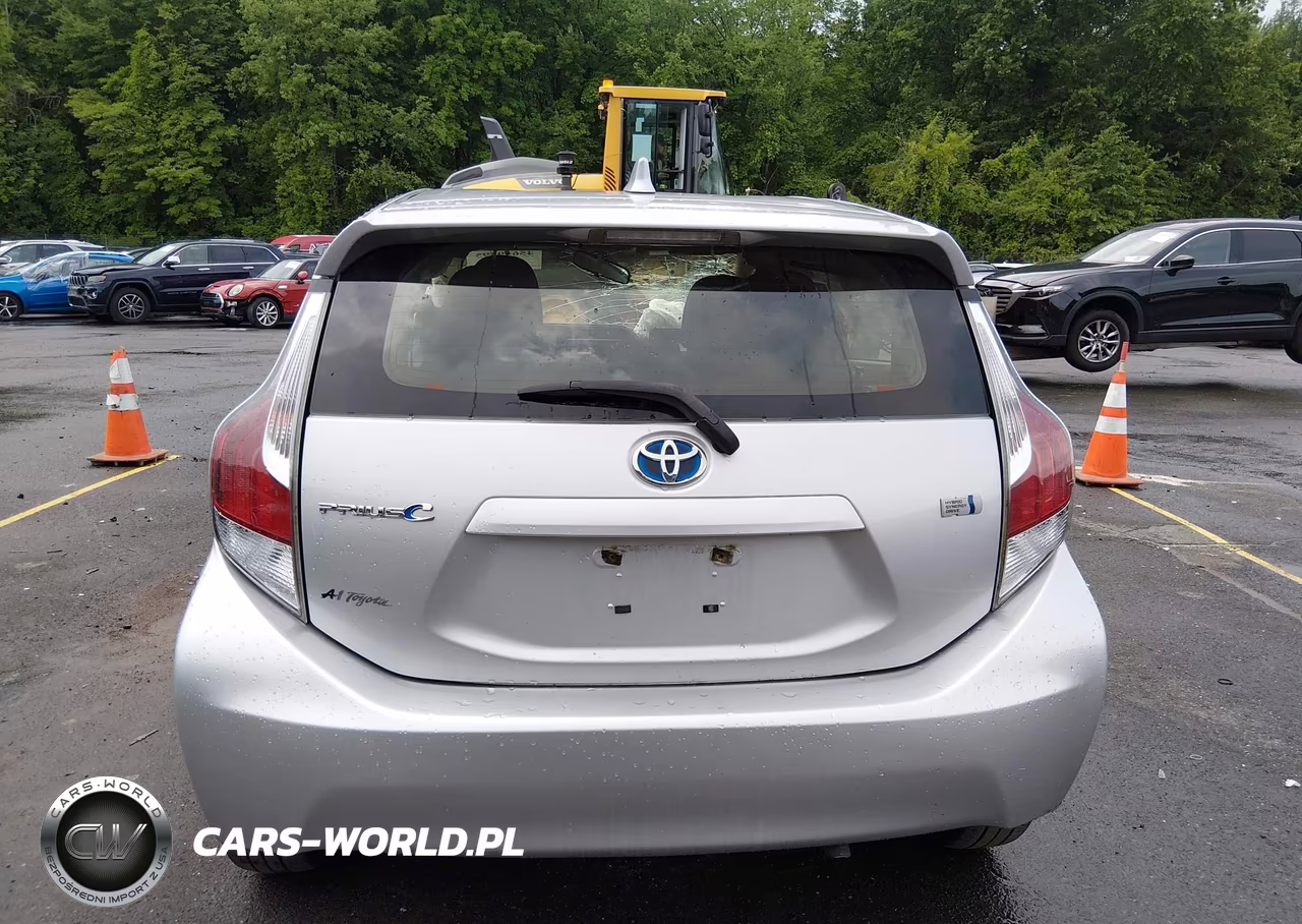 2015 Toyota Prius C Two VIN:JTDKDTB35F1107313 - 16