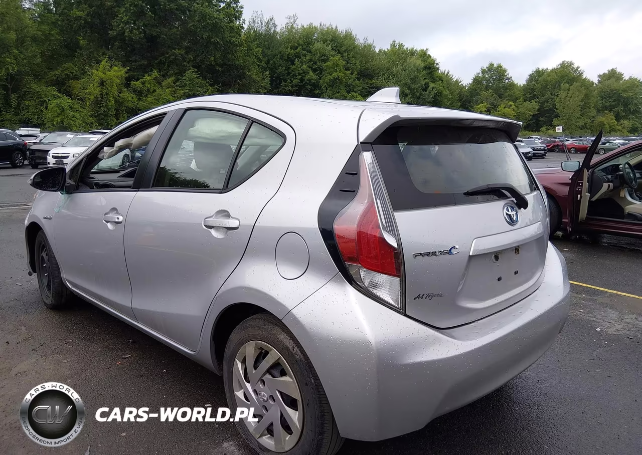 2015 Toyota Prius C Two VIN:JTDKDTB35F1107313 - 3