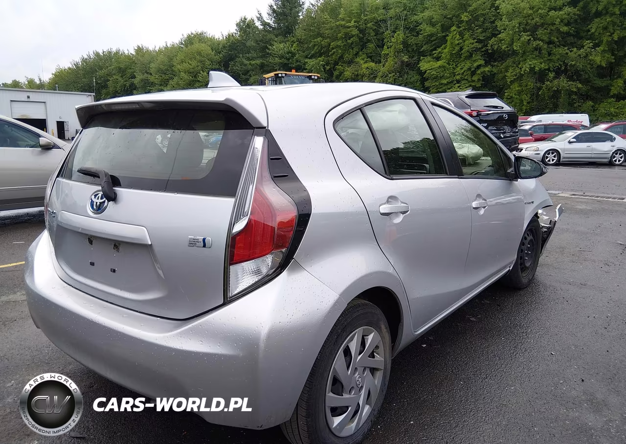 2015 Toyota Prius C Two VIN:JTDKDTB35F1107313 - 4
