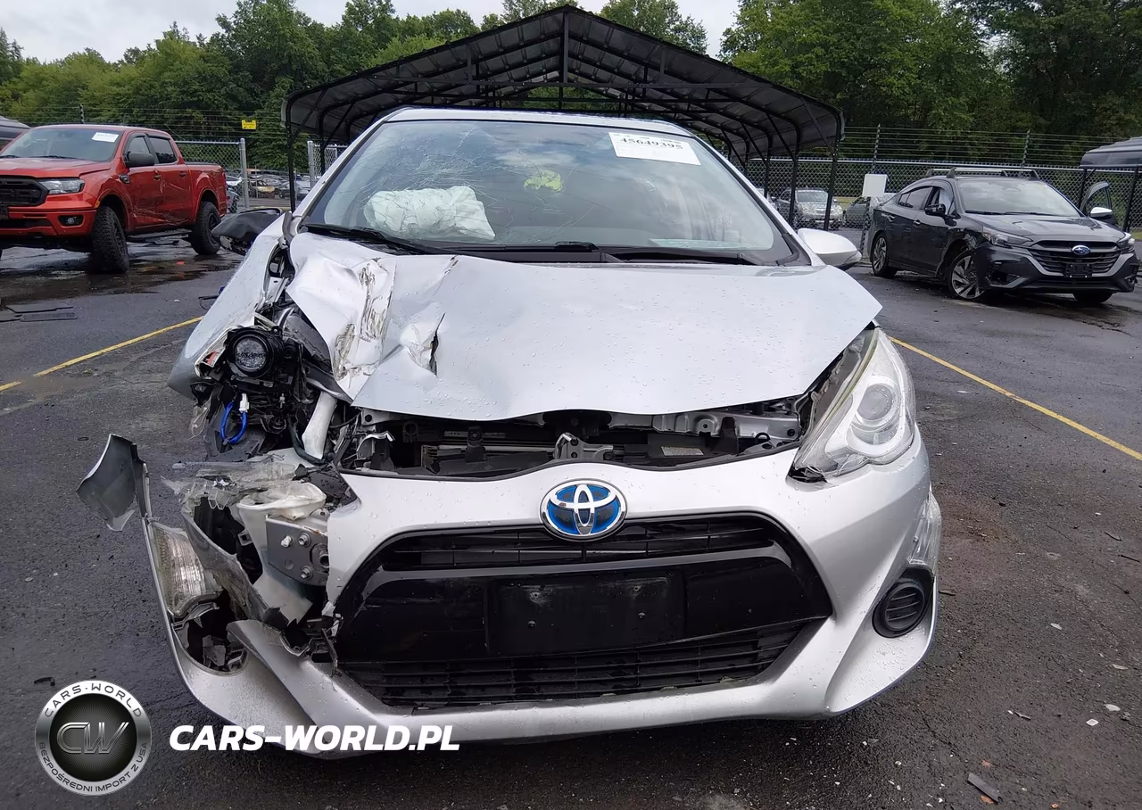 2015 Toyota Prius C Two VIN:JTDKDTB35F1107313 - 6