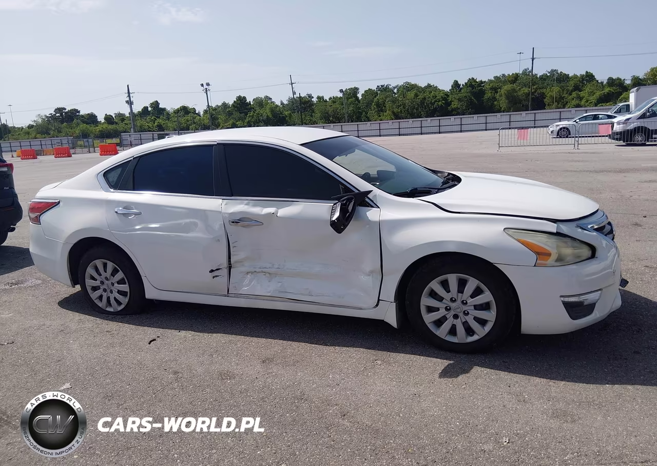 2015 Nissan Altima 2.5 S VIN:1N4AL3AP2FN866826 - 13