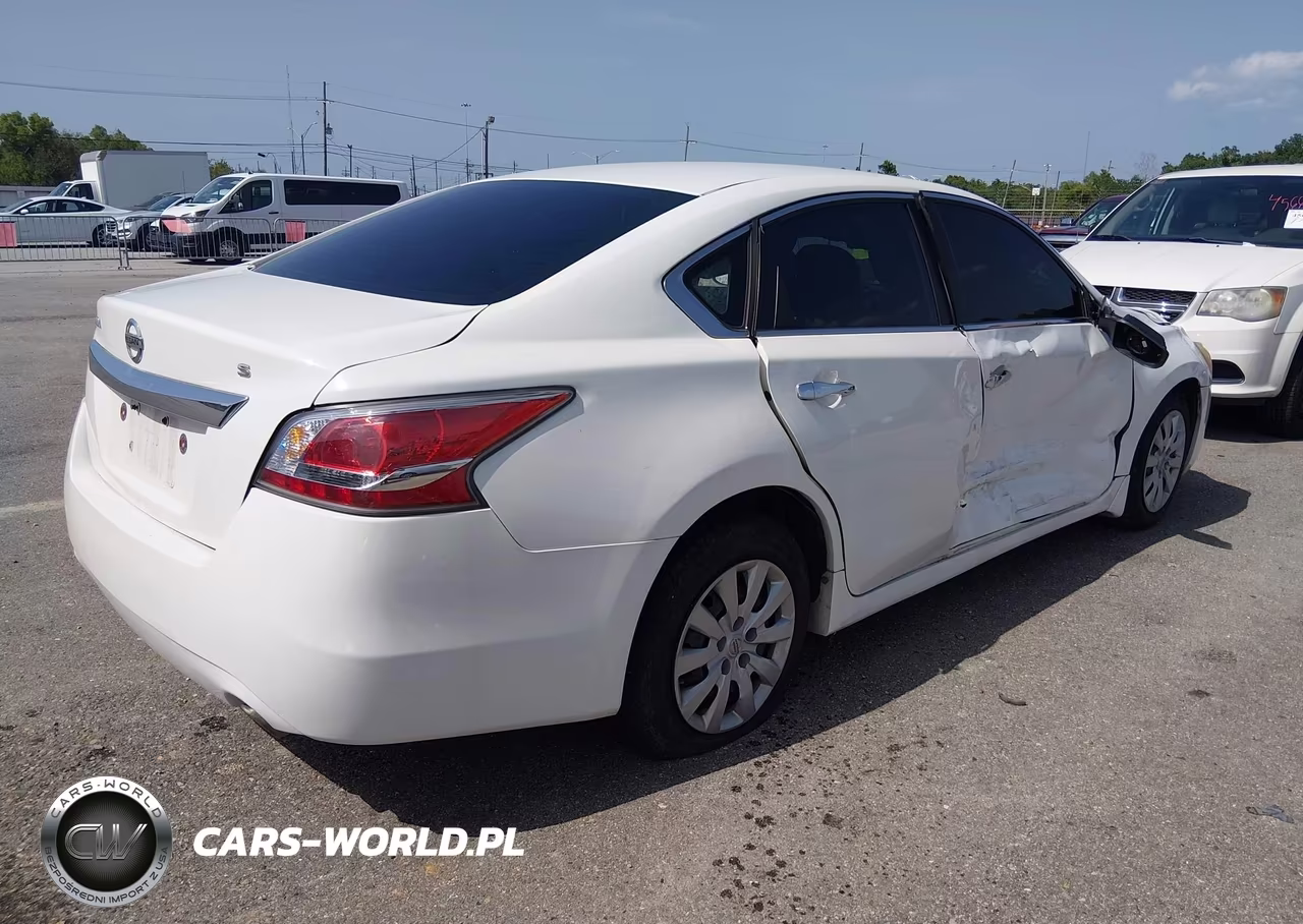 2015 Nissan Altima 2.5 S VIN:1N4AL3AP2FN866826 - 4