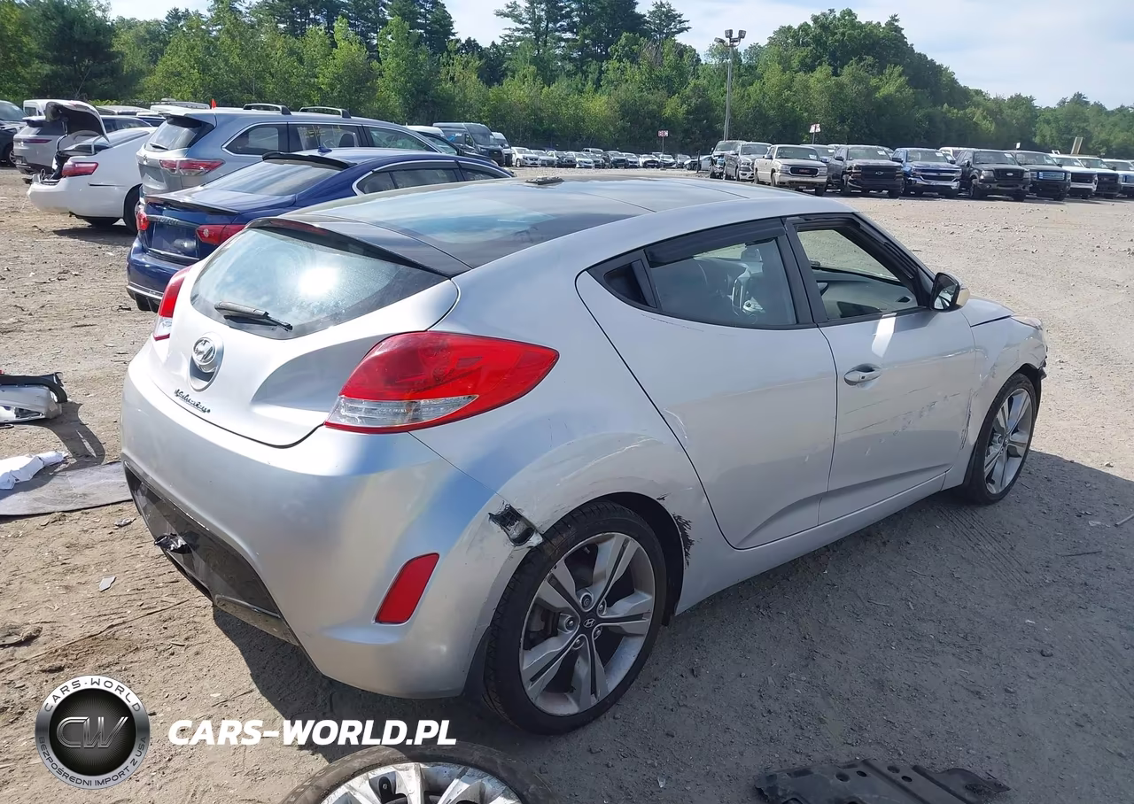 2017 Hyundai Veloster Value Edition VIN:KMHTC6AD1HU321750 - 4