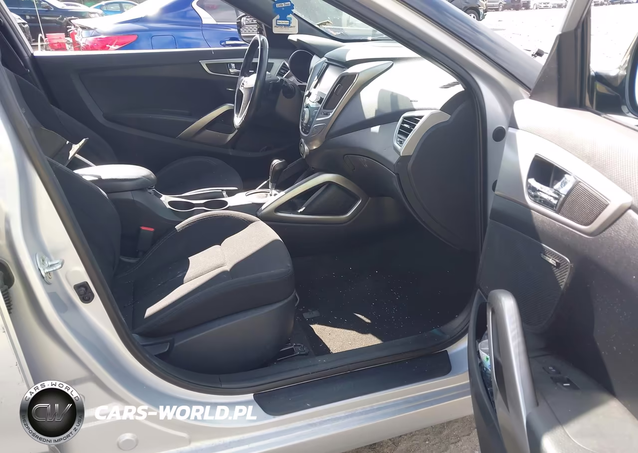 2017 Hyundai Veloster Value Edition VIN:KMHTC6AD1HU321750 - 5