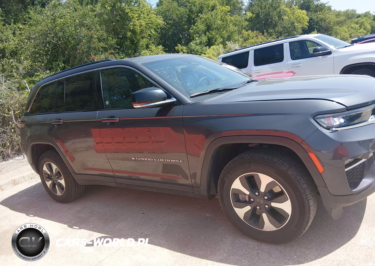 2025 Jeep Grand Cherokee 4Xe VIN:1C4RJYB63S8700989 - 13