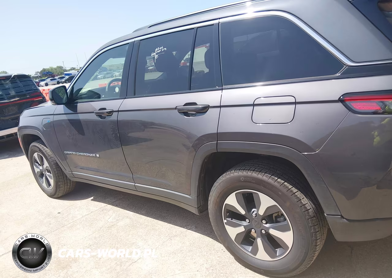 2025 Jeep Grand Cherokee 4Xe VIN:1C4RJYB63S8700989 - 14