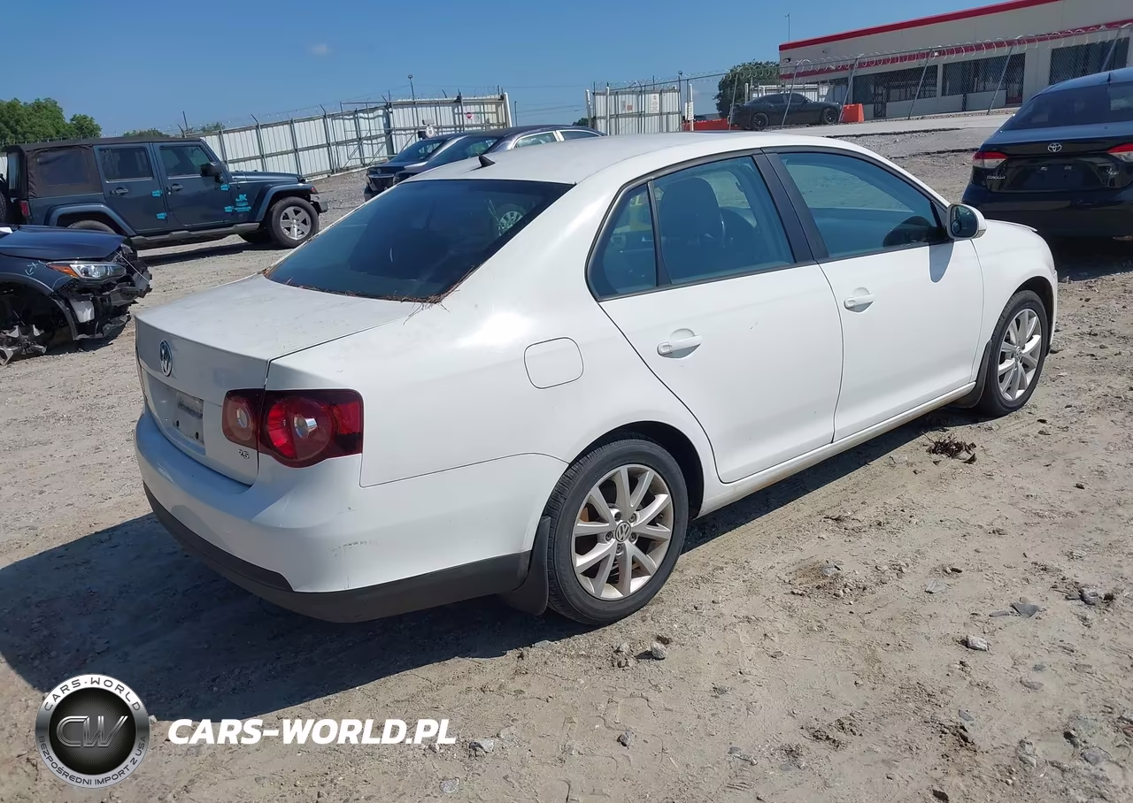 2010 Volkswagen Jetta Limited Edition VIN:3VWRX7AJ1AM129492 - 4
