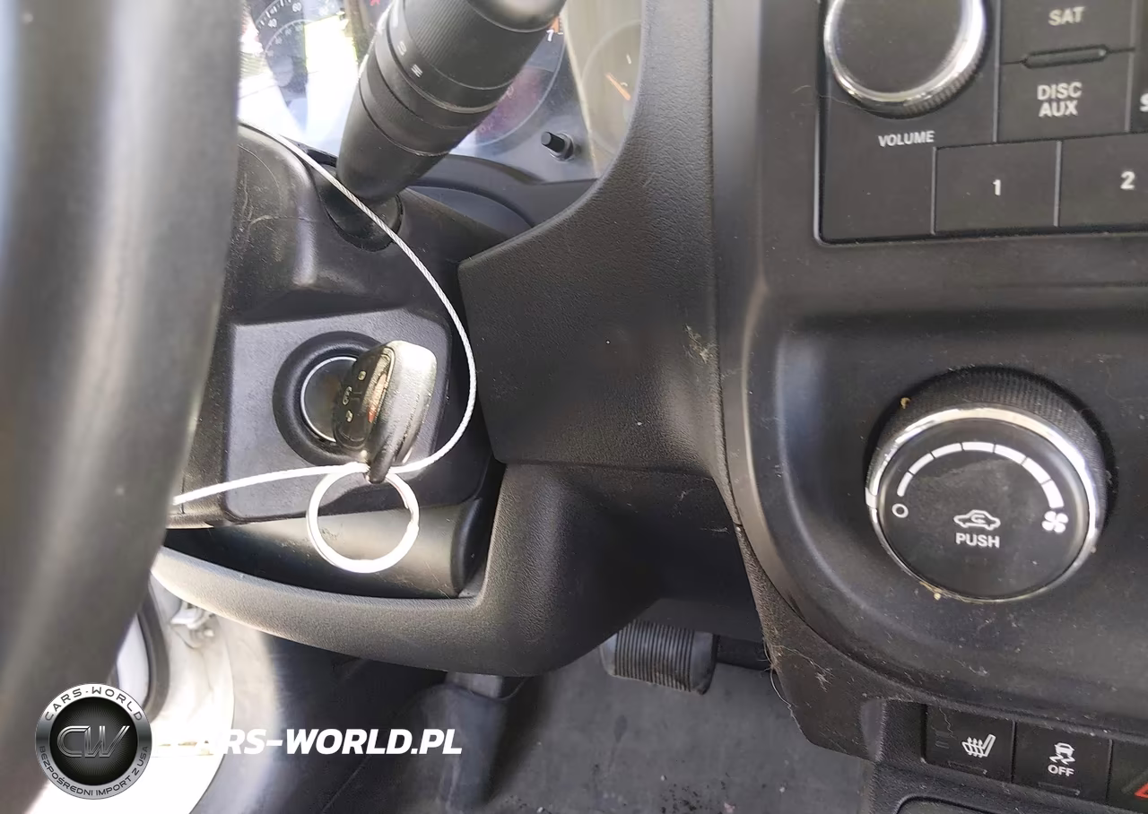 2015 Jeep Patriot Latitude VIN:1C4NJRFB0FD304320 - 11