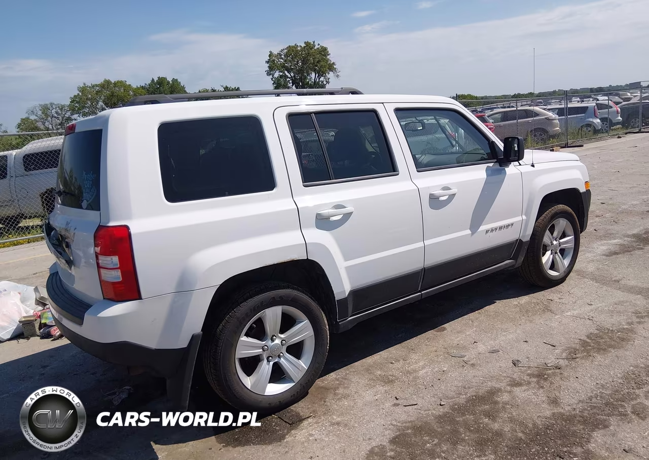 2015 Jeep Patriot Latitude VIN:1C4NJRFB0FD304320 - 4