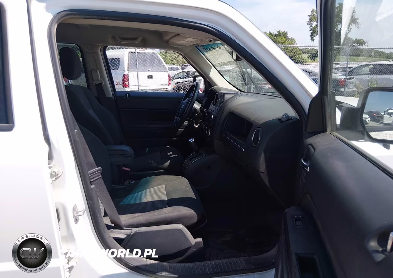 2015 Jeep Patriot Latitude VIN:1C4NJRFB0FD304320 - 5