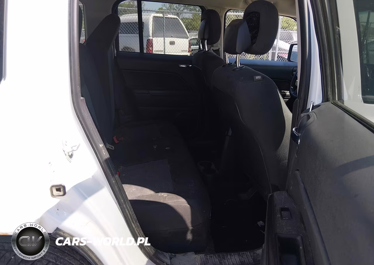2015 Jeep Patriot Latitude VIN:1C4NJRFB0FD304320 - 8
