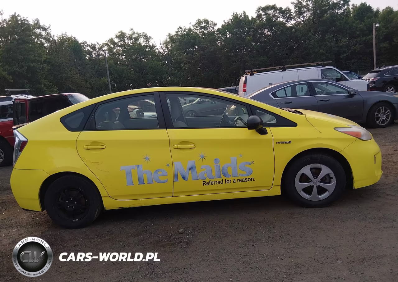 2013 Toyota Prius Two VIN:JTDKN3DU9D1651443 - 12