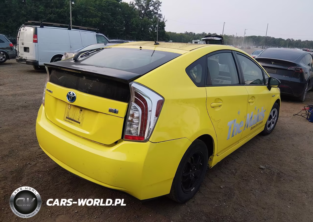 2013 Toyota Prius Two VIN:JTDKN3DU9D1651443 - 4