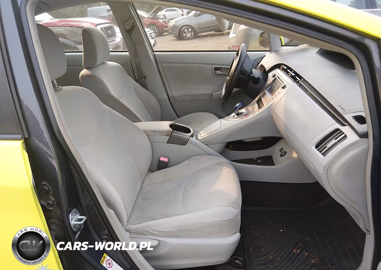 2013 Toyota Prius Two VIN:JTDKN3DU9D1651443 - 5