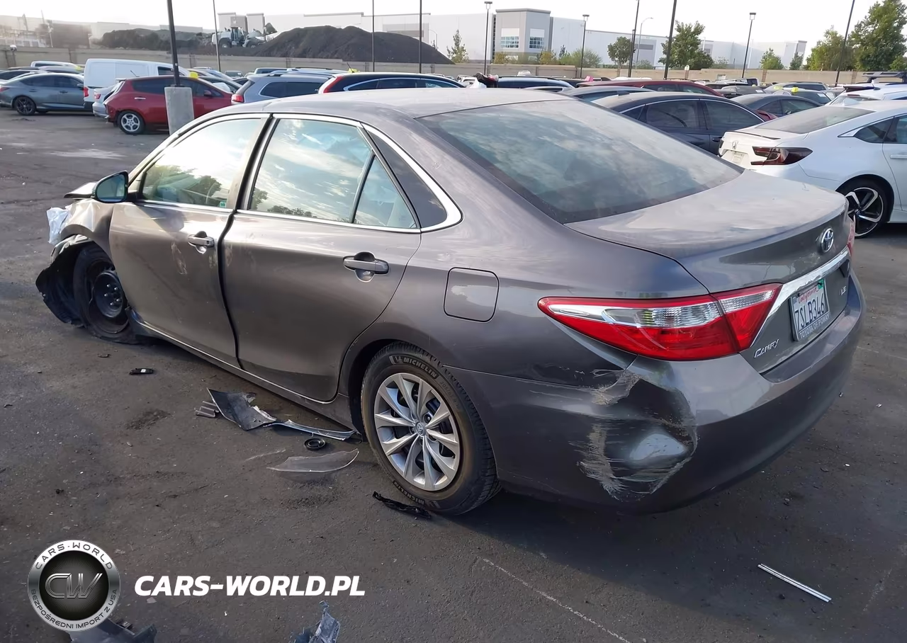 2016 Toyota Camry Le VIN:4T4BF1FKXGR555970 - 3