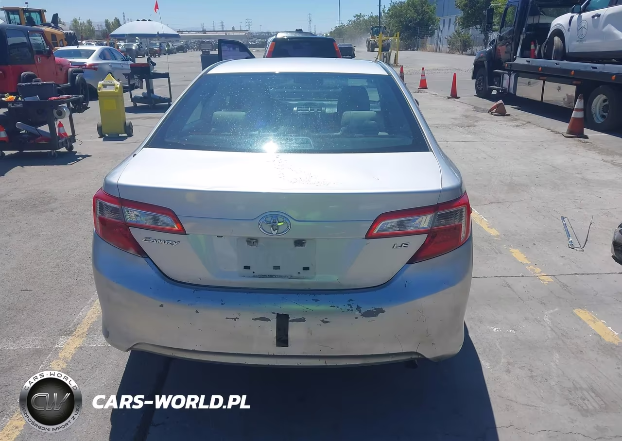 2014 Toyota Camry Le VIN:4T1BF1FK7EU421280 - 16