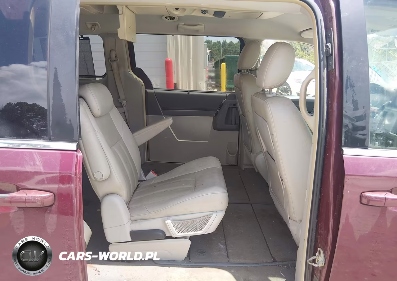 2008 Chrysler Town & Country Touring VIN:2A8HR54P68R829548 - 8
