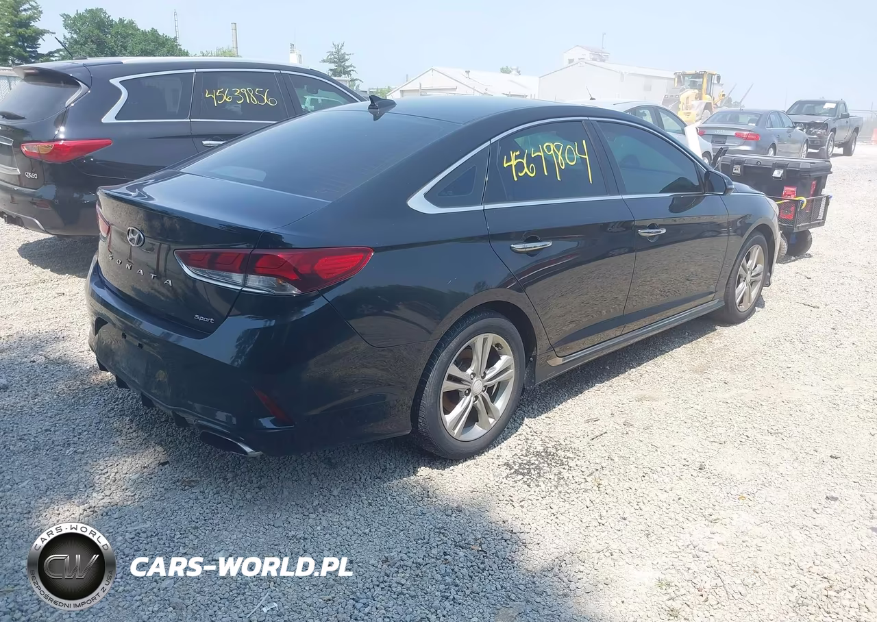 2018 Hyundai Sonata Sport VIN:5NPE34AF0JH686309 - 4