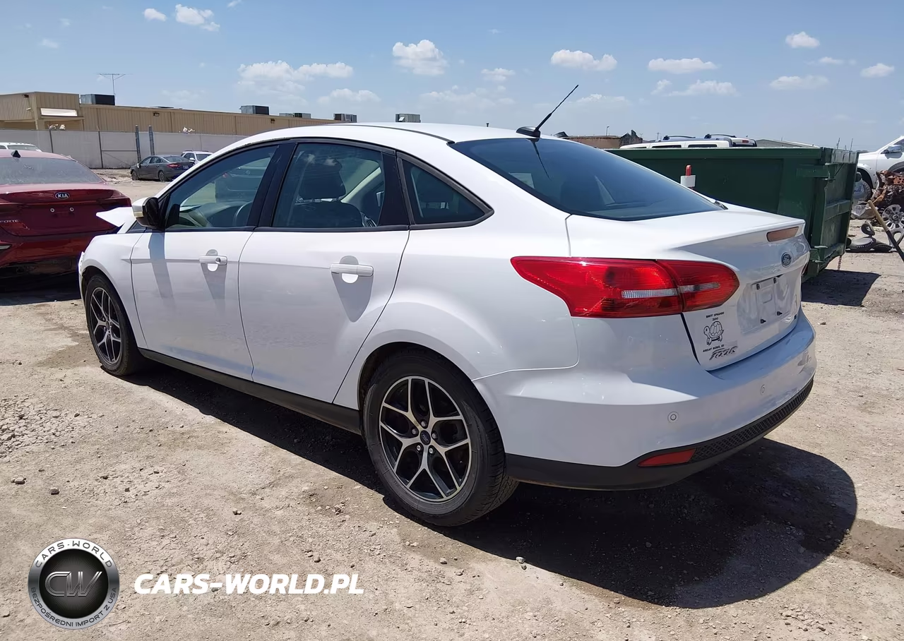 2018 Ford Focus Sel VIN:1FADP3H23JL282645 - 3