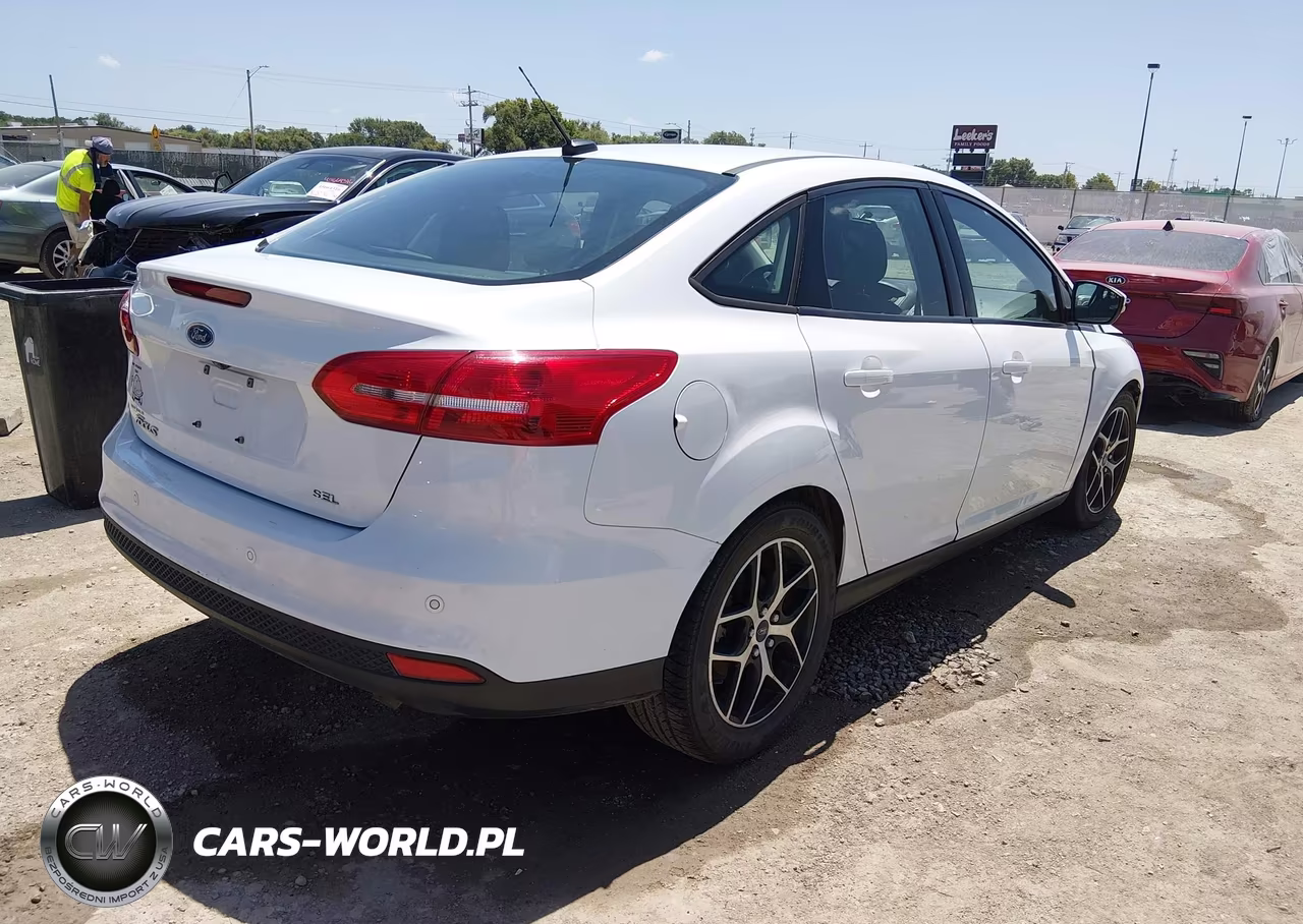 2018 Ford Focus Sel VIN:1FADP3H23JL282645 - 4