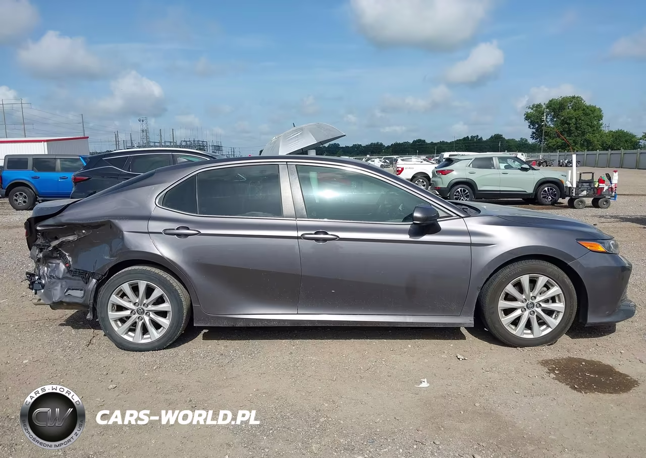 2020 Toyota Camry Le VIN:4T1C11AK7LU345874 - 13