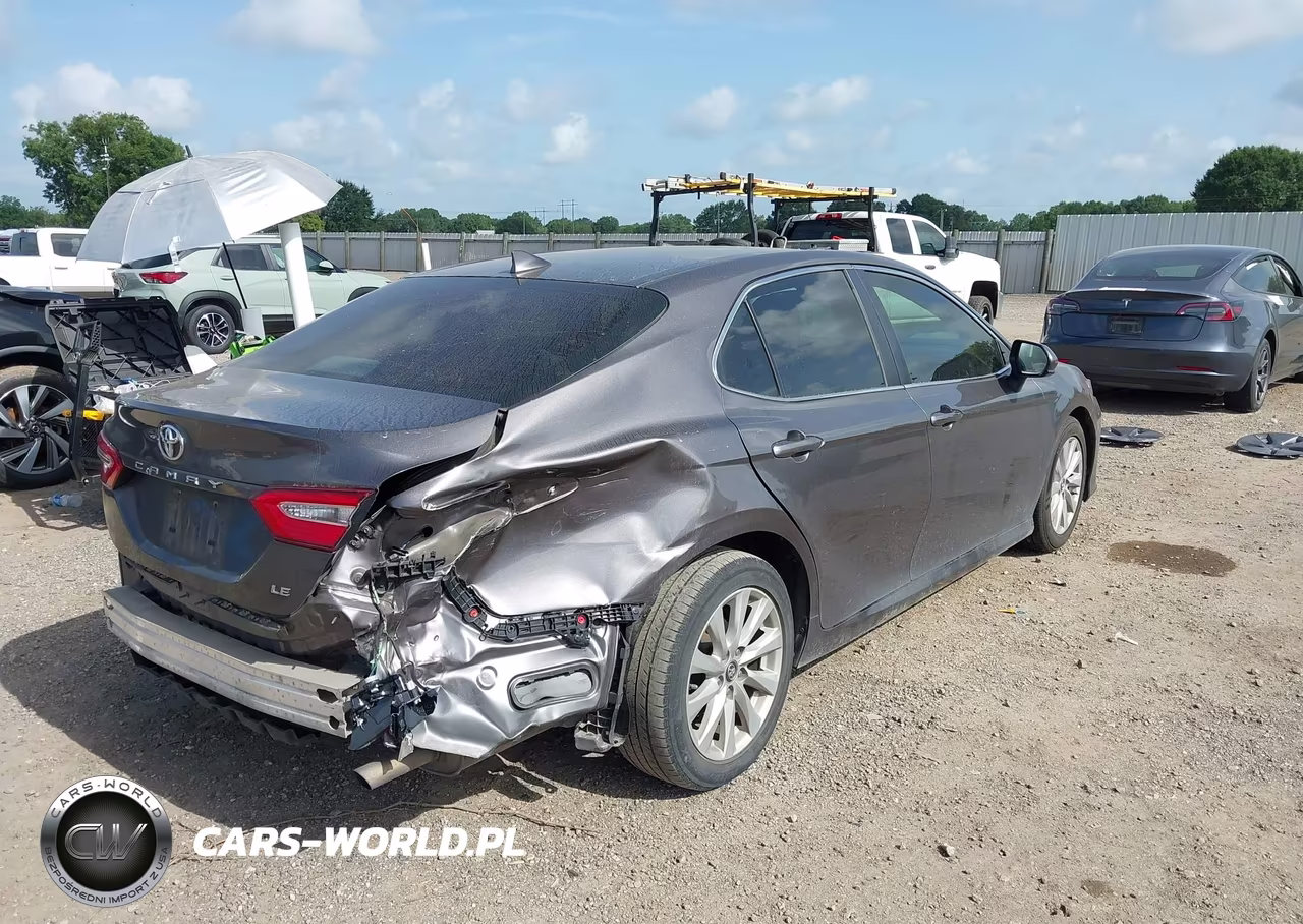 2020 Toyota Camry Le VIN:4T1C11AK7LU345874 - 4