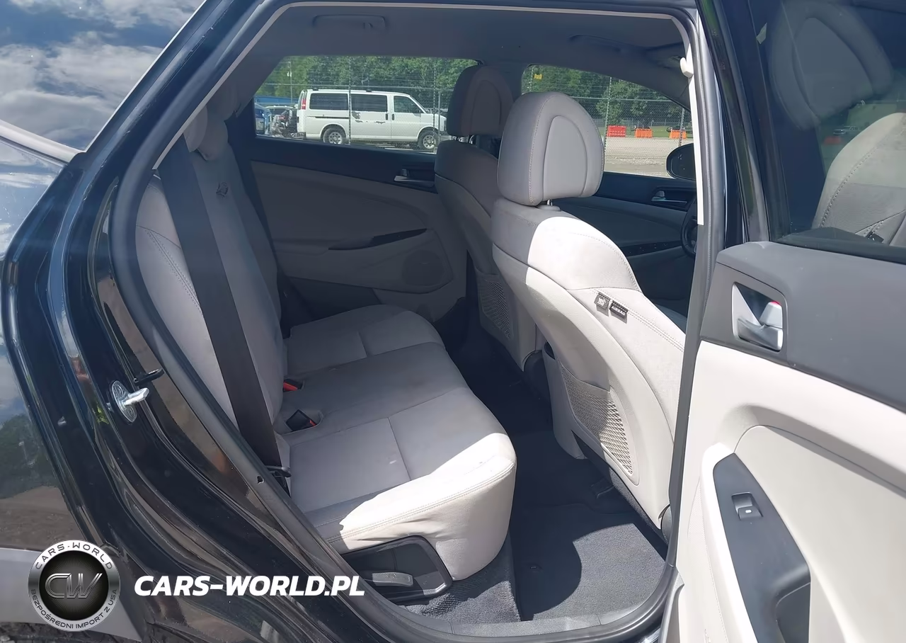 2017 Hyundai Tucson Sport VIN:KM8J3CA21HU431038 - 8