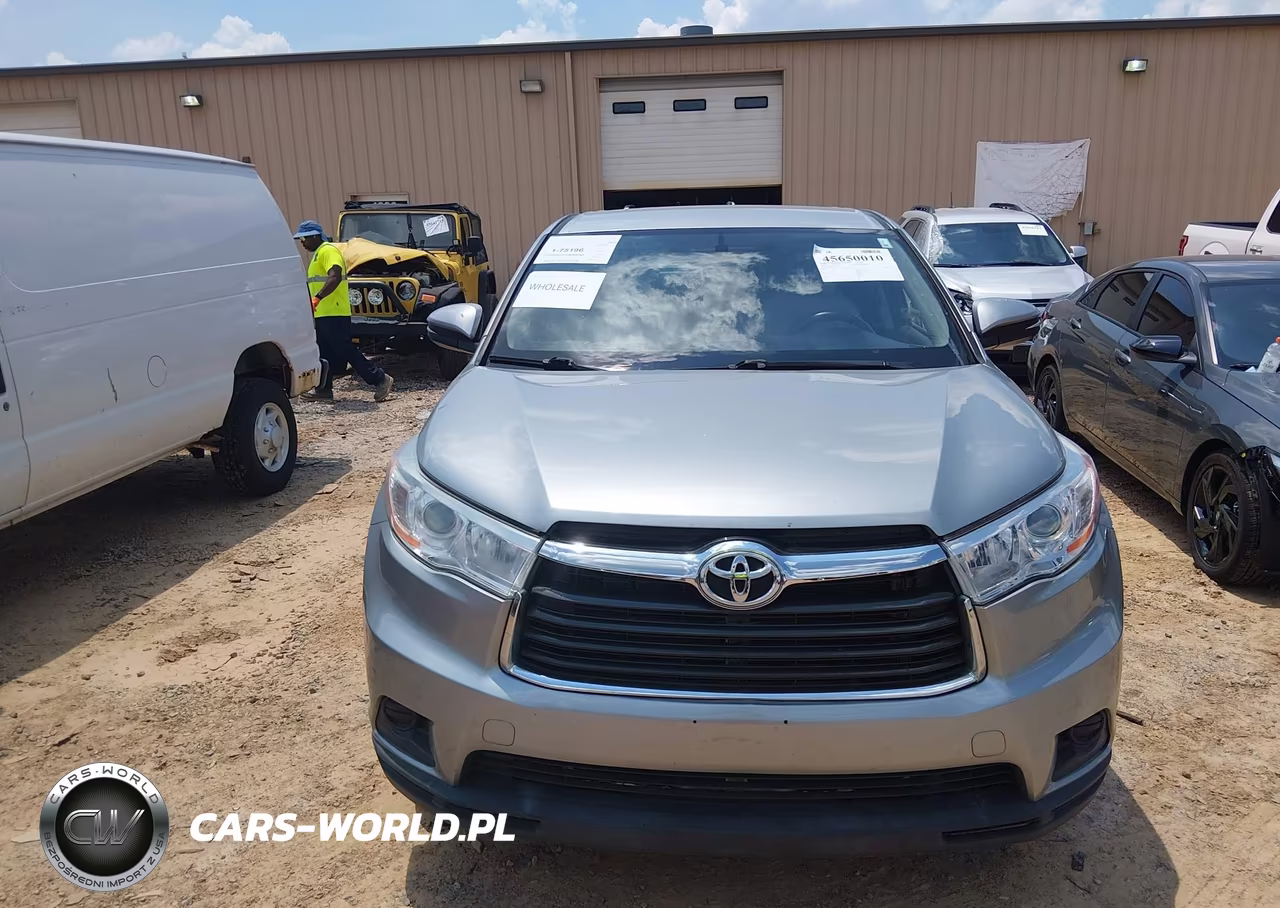 2015 Toyota Highlander Le V6 VIN:5TDBKRFH3FS095762 - 12