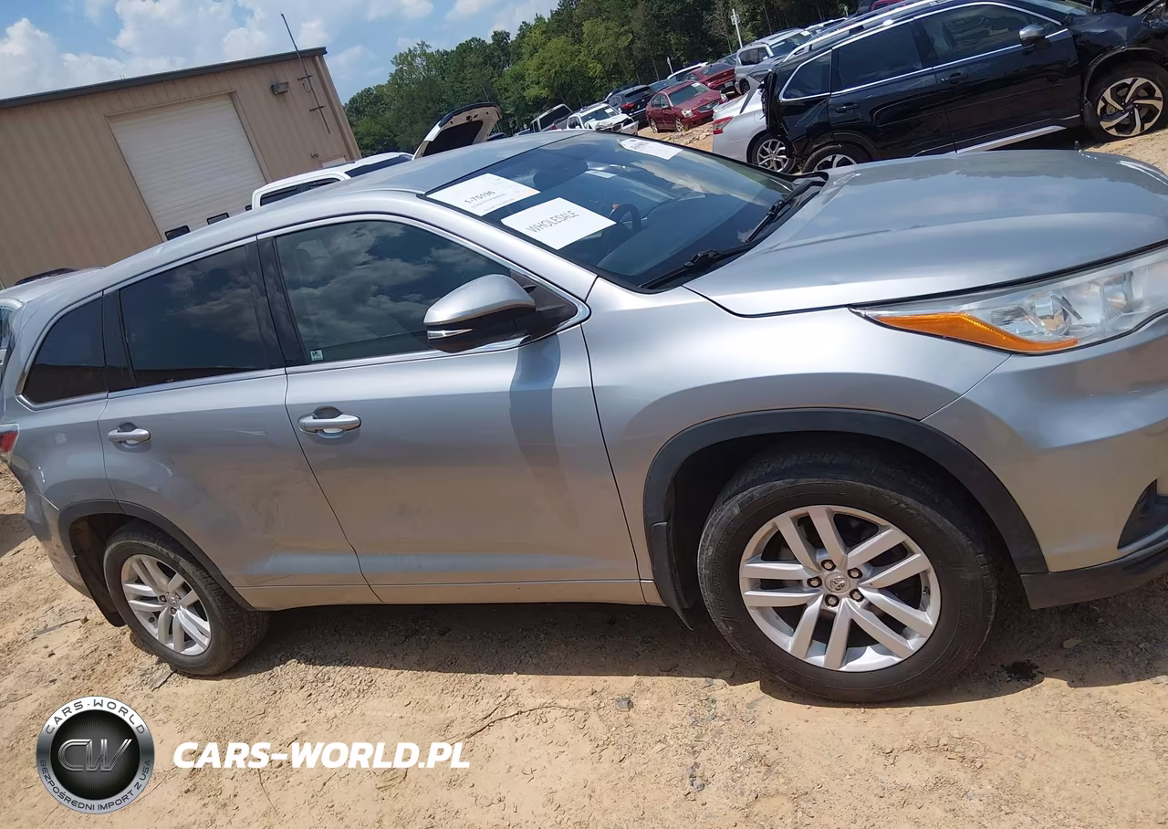 2015 Toyota Highlander Le V6 VIN:5TDBKRFH3FS095762 - 13