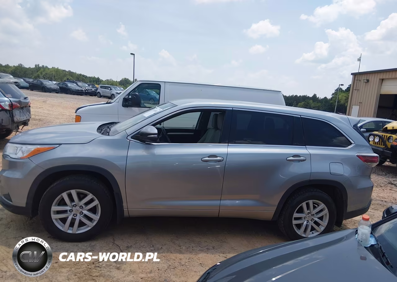 2015 Toyota Highlander Le V6 VIN:5TDBKRFH3FS095762 - 14